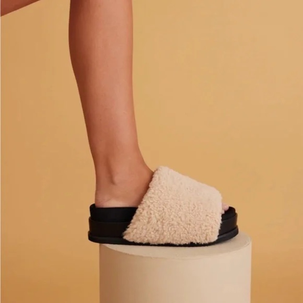 ROAM Black Platform Slide with Cream Fuzzy Cross Band